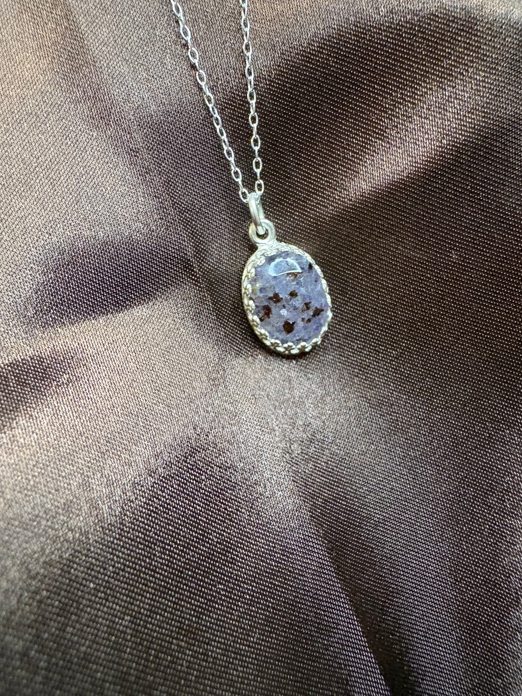 S925 oval crown pendant, with umbilical cord and natural crushed birthstone stone.