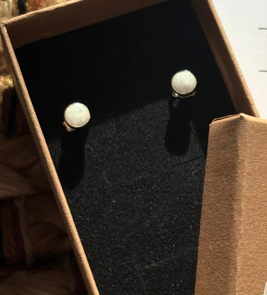 S925 breastmilk earrings, with opalescent flakes.