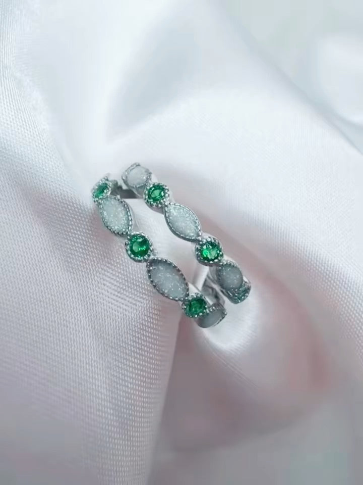 S925 memorial rings, with ashes hidden under a white stones.